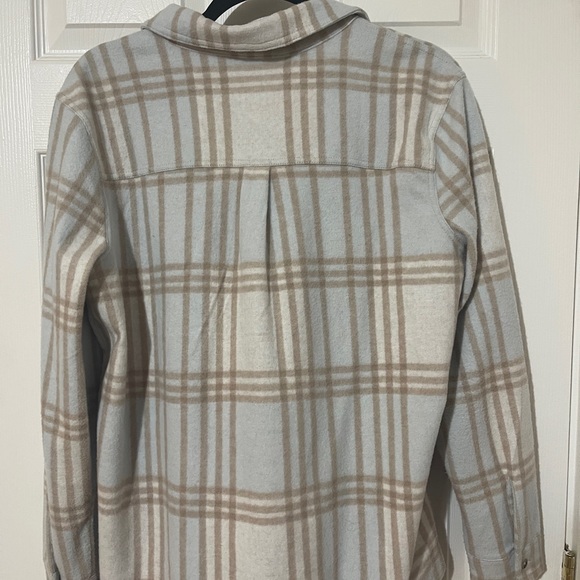 cozy button-down shirt - Picture 2 of 3